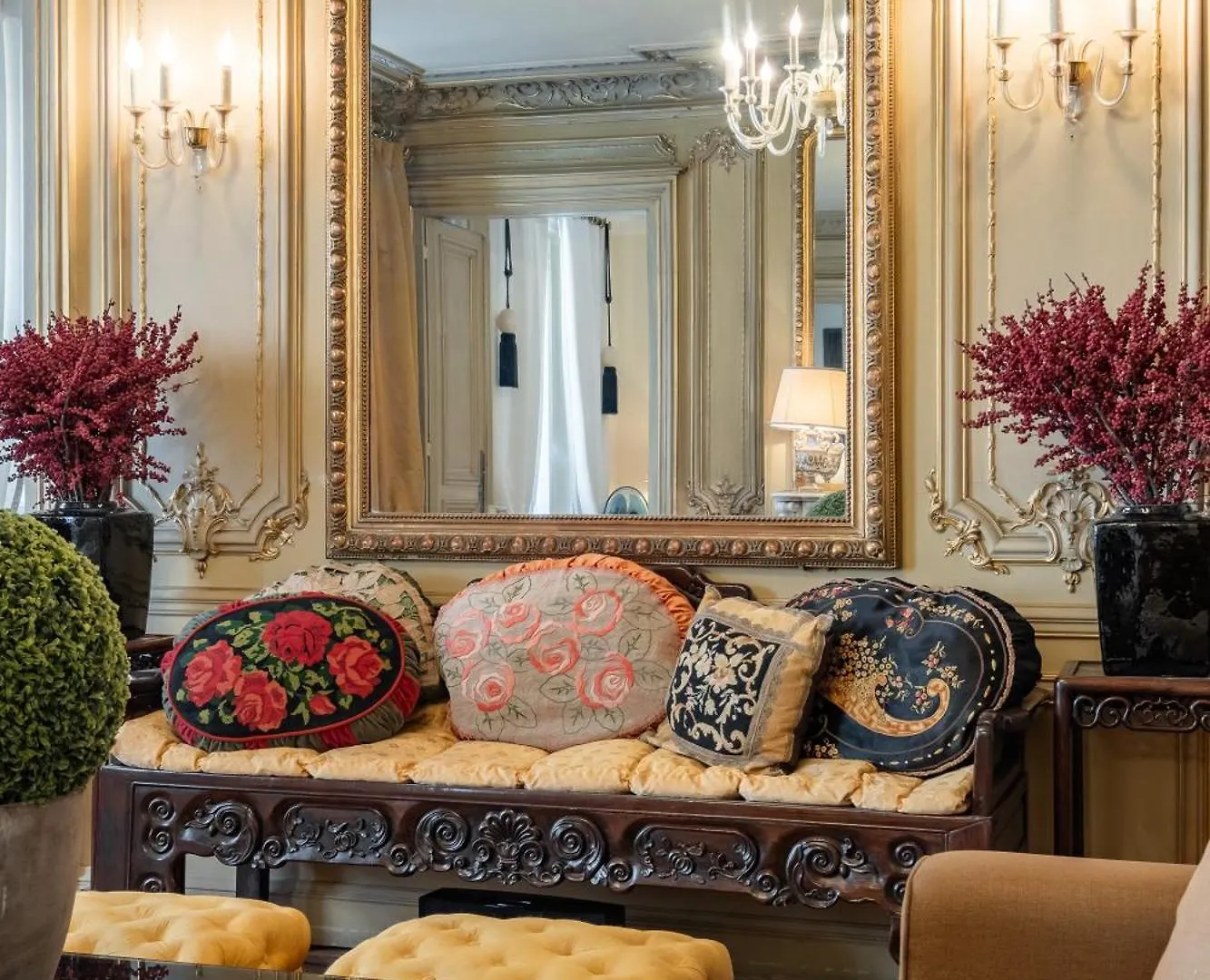 Veeve - Ornate Beauty Paris